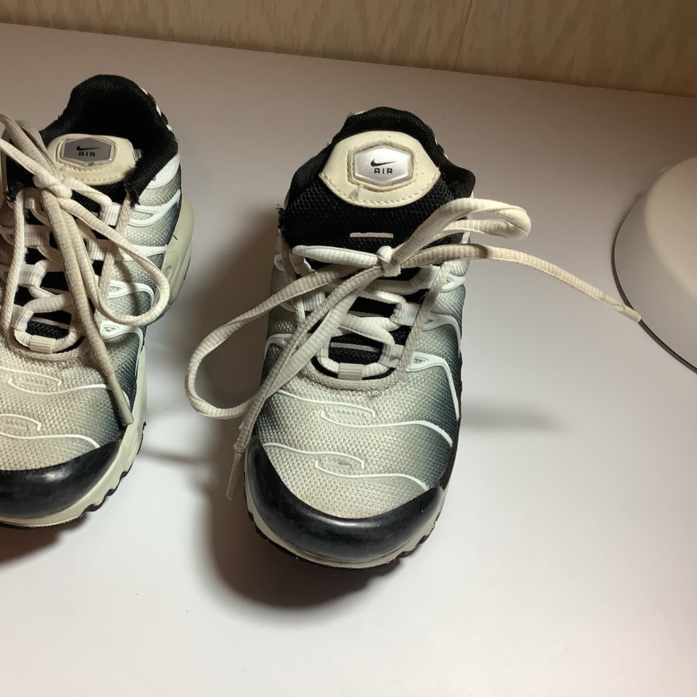 Nike Kids Black and Gray Sneakers